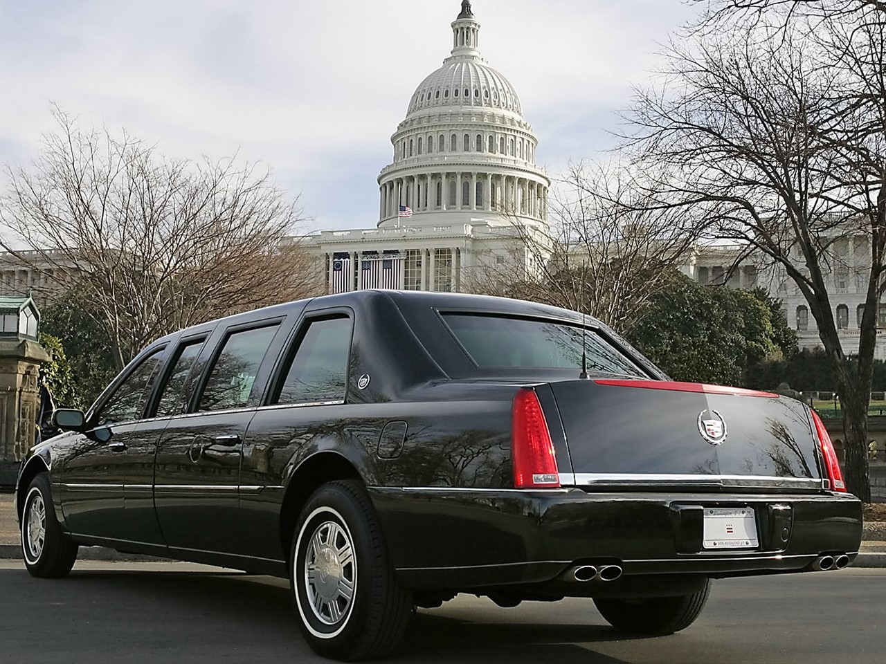 2006 DTS Presidential Limousine 4